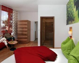 Vacation apartment (40sqm) with spacious bathroom and seating area in the garden - Herrnbaumgarten - Ložnice
