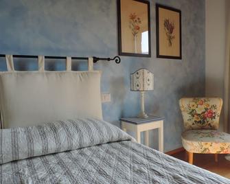 Catherine - The Chestnuts Of The Doctors. - Borgo San Lorenzo - Bedroom