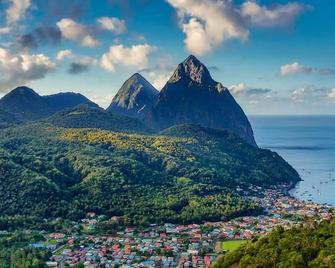 Comfort And Convenience At An Affordable Price - Soufrière - Building