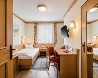 Hotel Bayrischer Löwe - Osterhofen - Camera da letto