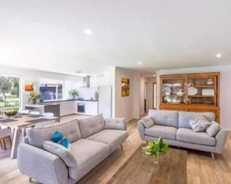 Lake Edge Retreat - Quindalup - Sala de estar