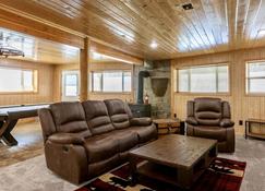 Welcome To Lucky Cub Ranch! - Alpine - Living room