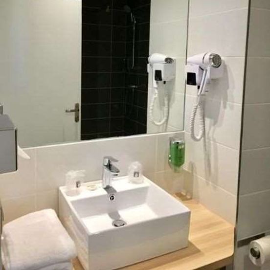 Brit Hotel Martigues Nord image 1