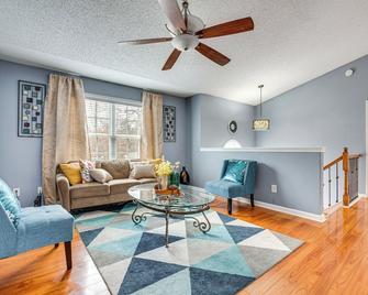 Peaceful Monroe Home with Private Pool, Pet Friendly - Winder - Sala de estar
