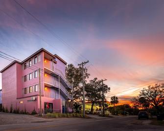 Boutique Vera Hotel in the Heart of Folly Beach - Folly Beach - Будівля