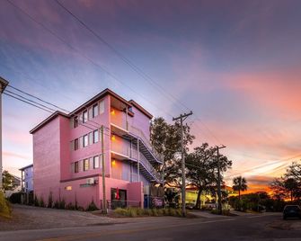 Boutique Vera Hotel in the Heart of Folly Beach - Folly Beach - Bâtiment