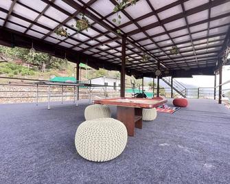 Antrix Resorts & Retreat - Rishikesh - Patio