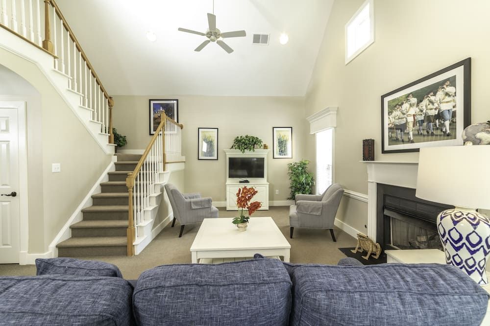 2 bedroom within minutes of all Williamsburg has to offer! - וויליאמסברג - סלון