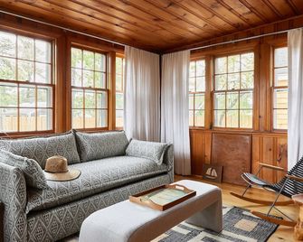 Bluebird Dennisport - Dennis - Living room