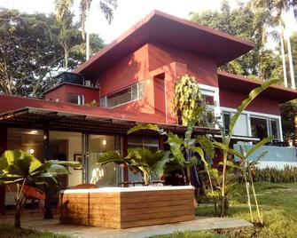 Beautiful room with Jacuzzi in the forest 10 minutes from the city of Pereira. - Pereira - Building
