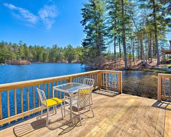 Lakefront Retreat with Kayaks, Grill, Fire Pit! - Candia - Balcony