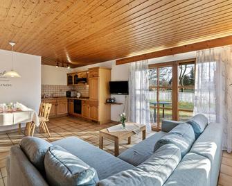 Ferienhaus Toni - Ödenwaldstetten - Sala de estar