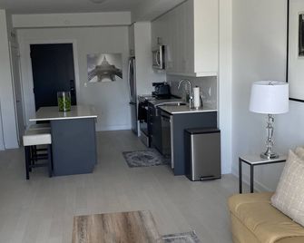 Live in Lux - Oakville - Kitchen