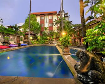 Restu Bali Hotel - קוטה - בריכה