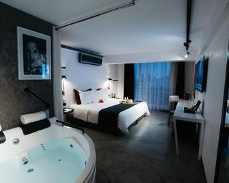 Bth Hotel - Lima - Bedroom