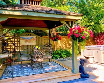 Explorer House Bed & Breakfast - Niagara-on-the-Lake - Uteplats