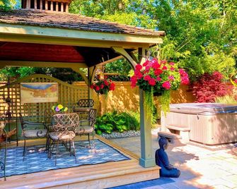 Explorer House Bed & Breakfast - Niagara-on-the-Lake - Patio