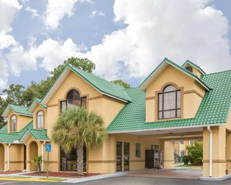 Howard Johnson by Wyndham Dothan - Dothan - Bygning