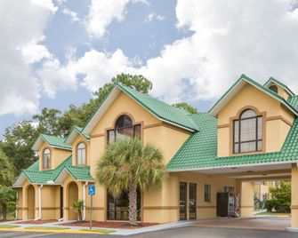 Howard Johnson by Wyndham Dothan - Dothan - Edificio