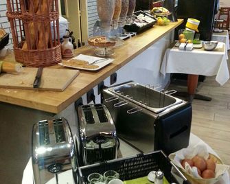 Logis Hôtel des Lacs - Viry-Châtillon - Buffet