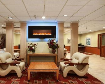 Ramada by Wyndham Sioux City - Sioux City - Resepsjon