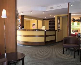 Hotel Toulouse Aéroport - Toulouse - Receptionist