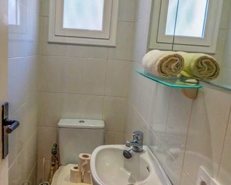 Beach Apartment Garden Vinyet by Hello Homes Sitges - Sitges - Bathroom
