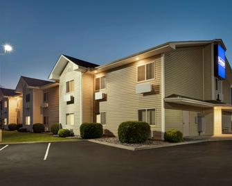 Travelodge by Wyndham Low Moor Near Covington - Low Moor - Building