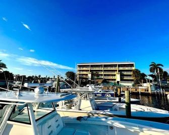 Aruba - Downtown Waterfront 2x2 Dock & Pool Pet-Friendly - Key West