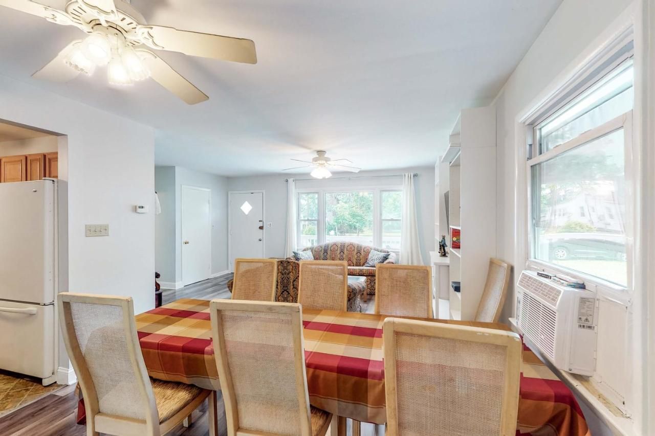 Steps to Chesapeake Bay! 'Callaway Drive Retreat'