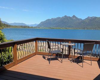 Lake Quinault Vacation Home/Breathtaking View! Located in Olympic National Park - Amanda Park - Balcón