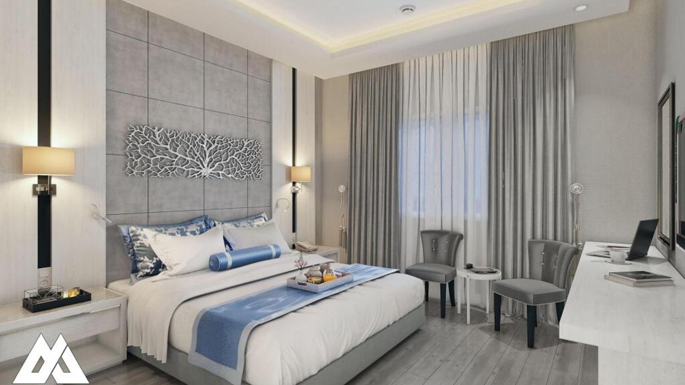 Grand Silverton Hotel