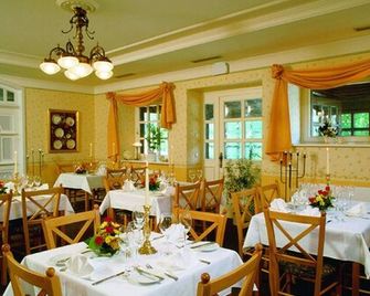 Landhotel Weserblick - Beverungen - Ресторан