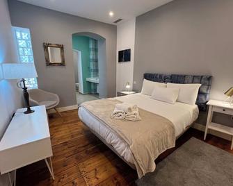 Luxe 2BR Family Oasis in Gibraltar - Gibraltar - Habitación