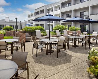 Courtyard by Marriott Chicago Waukegan/Gurnee - Waukegan - Patio