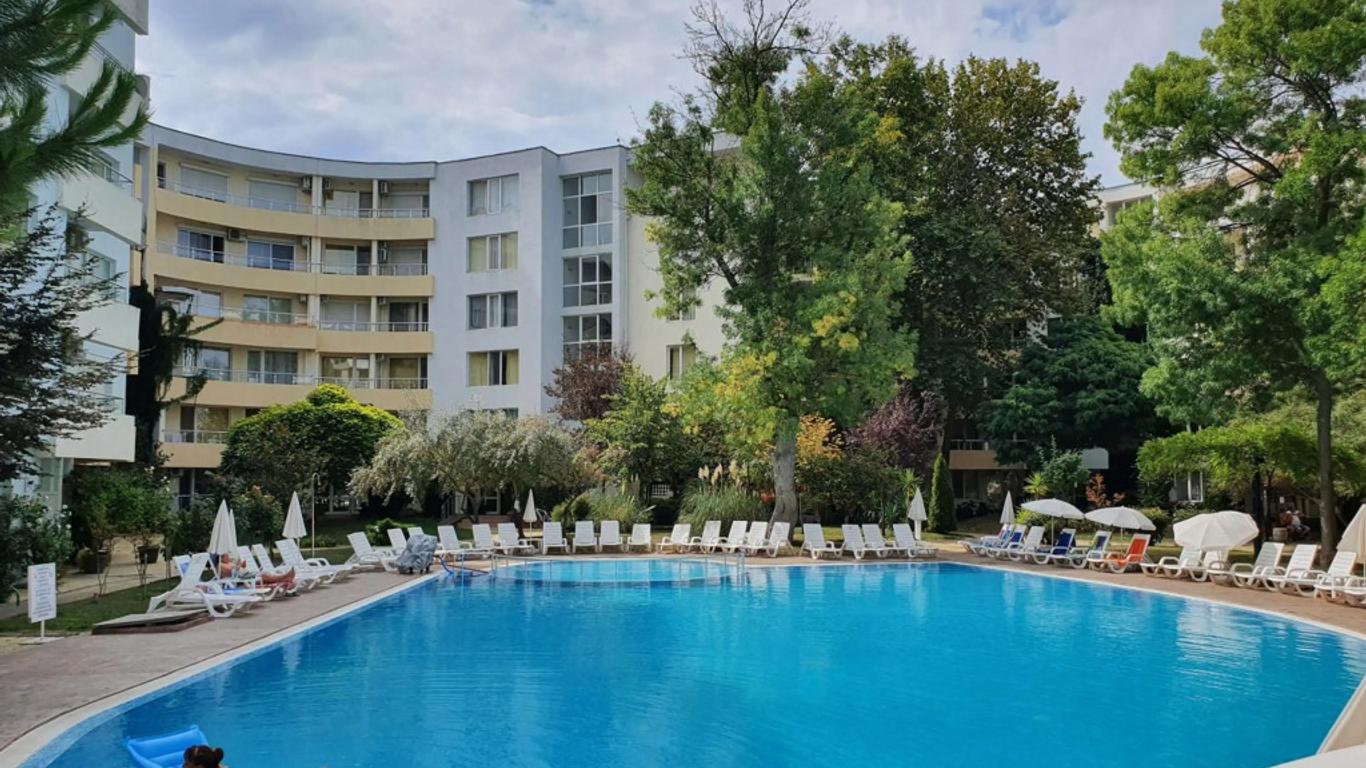 Yassen Holiday Village