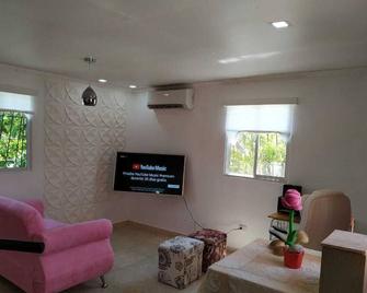 Study room independent entrance with full kitchen. - La Romana - Living room