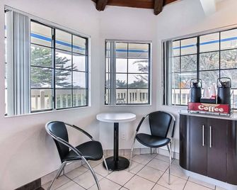 Motel 6 Monterey Marina - מרינה - לובי