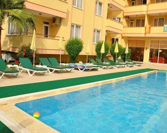 Grand Horizon Apart Hotel - אלניה - בריכה