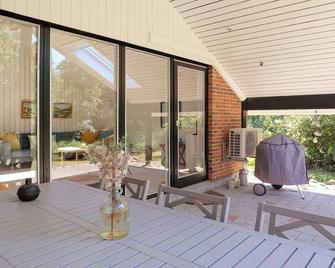 Cosy Holiday Home in Nordjylland With Terrace - Vesterø Havn - Patio
