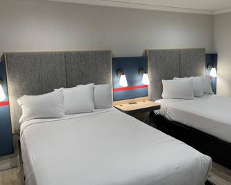 Red Lion Inn & Suites - Sacramento Midtown - Sacramento - Bedroom