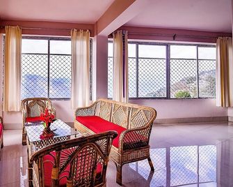 Aashiyana Hotel - Kālimpong - Living room