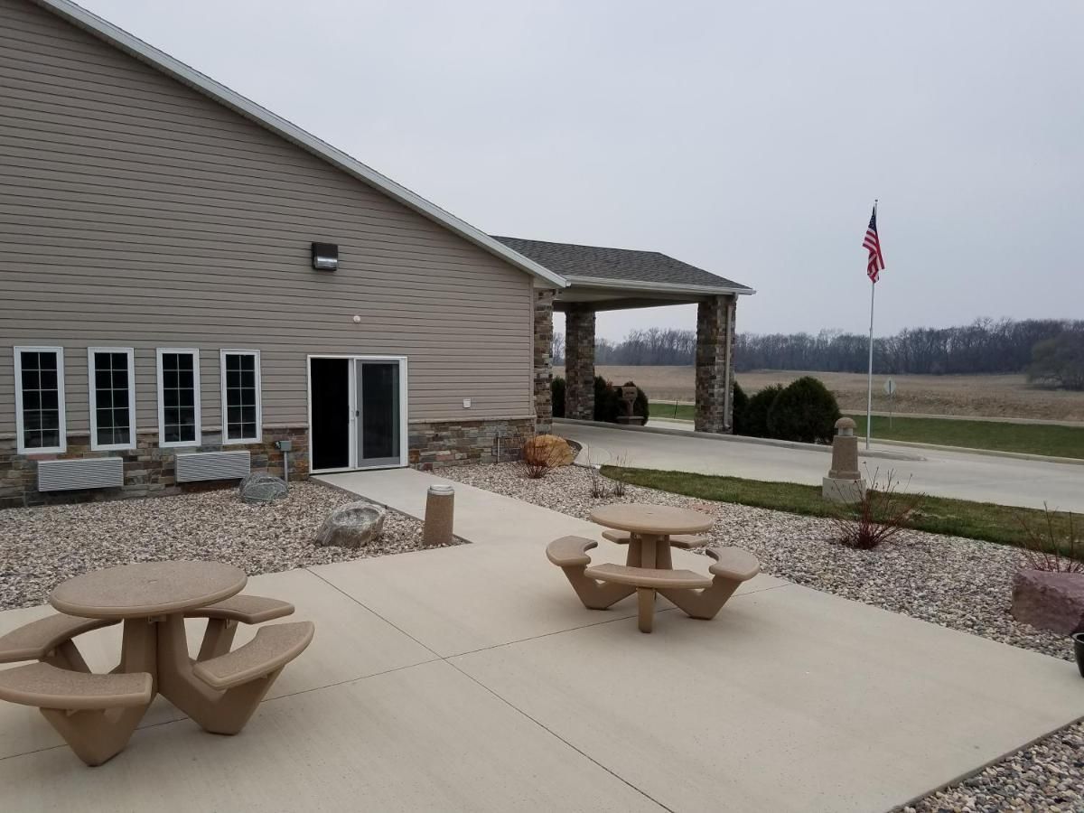 Okoboji Inn & Suites