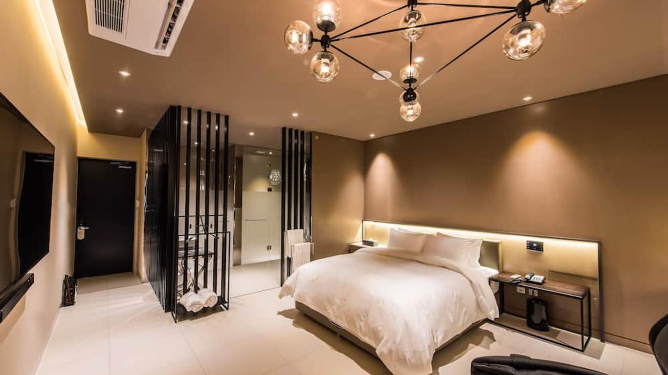 Le Stendal Hotel