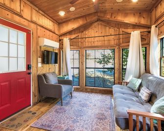 Stay Awhile @ Trailhead Cabins - Monteagle - Obývací pokoj