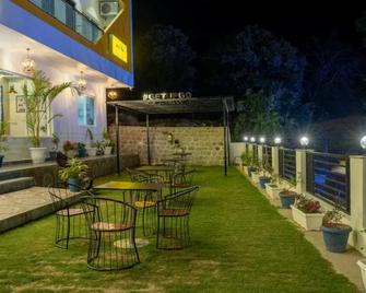 Tlh Hostel Jeolikote - Nainital - Patio