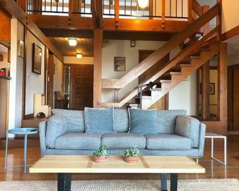 Adoring Sol | Stylish Getaway, Scenic Nature Views - Inverness - Sala de estar