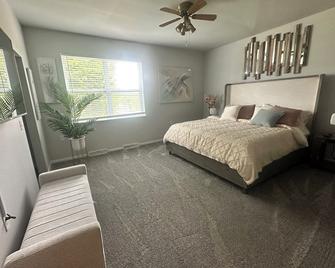 Citys Edge Of Madison- Sleeps 10 & Only 6 Miles To Downtown - Sun Prairie - Ložnice