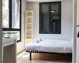 Central accommodation near Pilar de Zaragoza - Madrid - Habitación