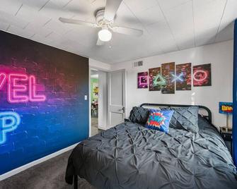 Gamer's Paradise Duplex | Themed | Sleeps 13 - Cleveland - Habitación